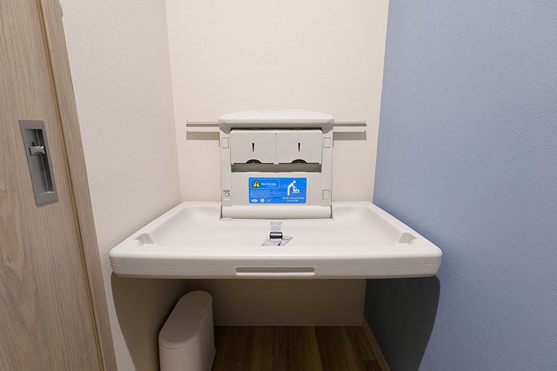 おむつ交換台写真（開）
